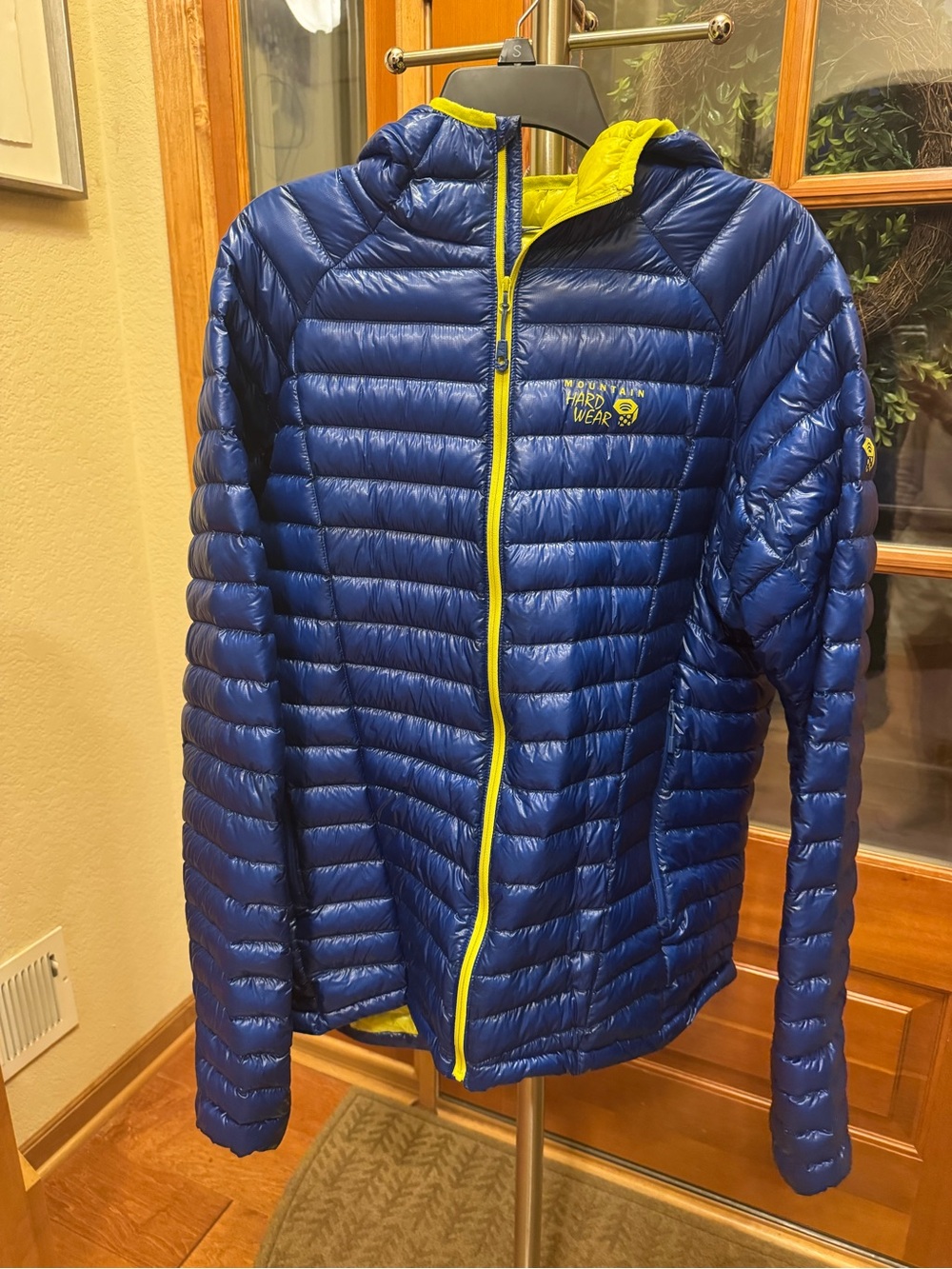Mountain HardWear Men’s XL Deep Blue Packable Puffer Jacket with Lime Trim